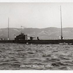 CPA - Marine de Guerre  - Le SOUS-MARIN " LE HEROS " - N&deg;7595