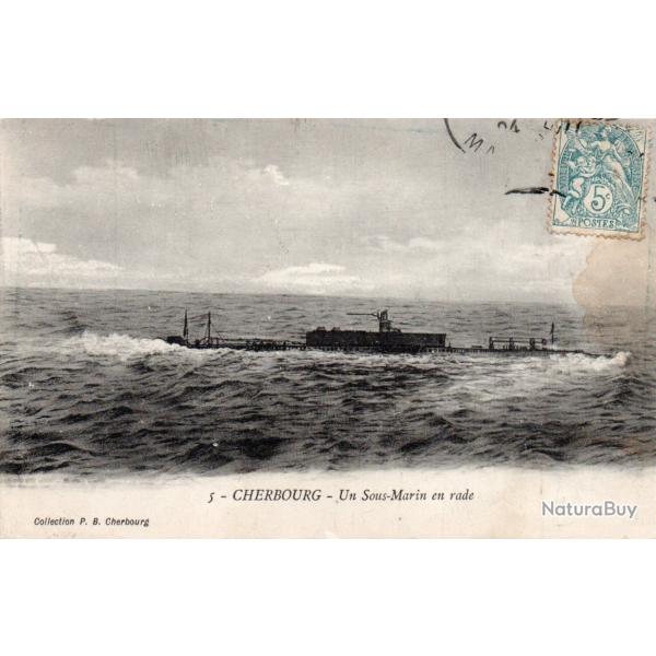 CPA - Marine de Guerre  - CHERBOURG - Un SOUS-MARIN "en rade " - N�7598