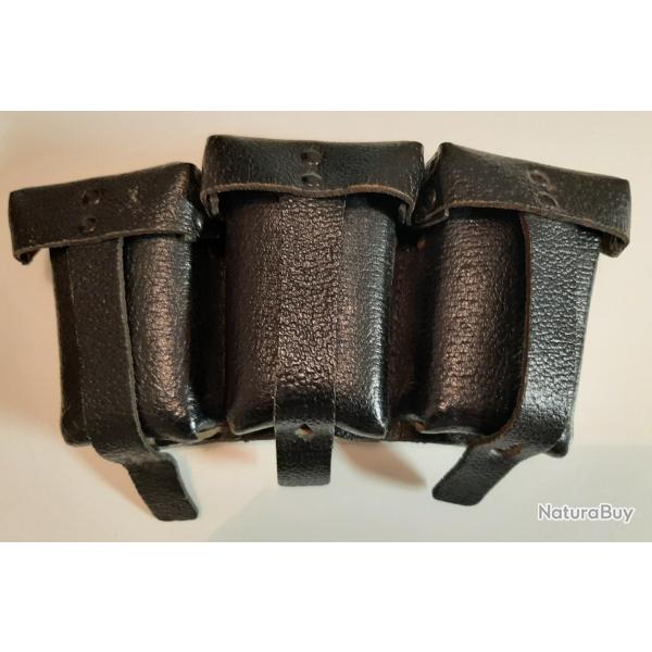 Une cartouchi�re 98K allemande en cuir noir. Tr�s bel �tat. Sans marquage.