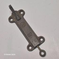 Ancien loqueteau de persienne, volet, porte, en fonte et &agrave; coulisse , solide
