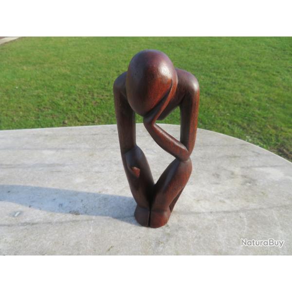 Grande statuette Africaine en bois sculpt� � la main ayant pour sujet "Le Penseur"- AFRIQUE (XXe)