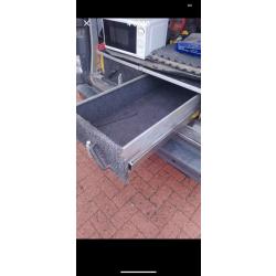 Coffre-fort verrouillable pour armes &agrave; feu dans un v&eacute;hicule made by outback products in Australia .