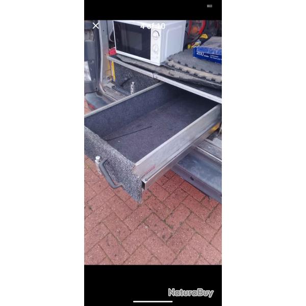 Coffre-fort verrouillable pour armes � feu dans un v�hicule made by outback products in Australia .