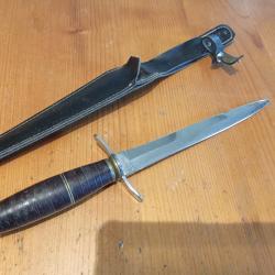 Poignard de combat b&eacute;ret rouge