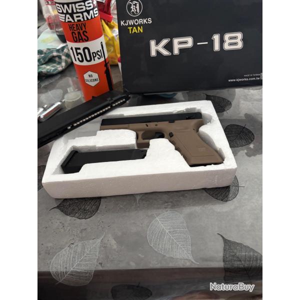 Pistolet KJW Glock 18 tan. GAZ