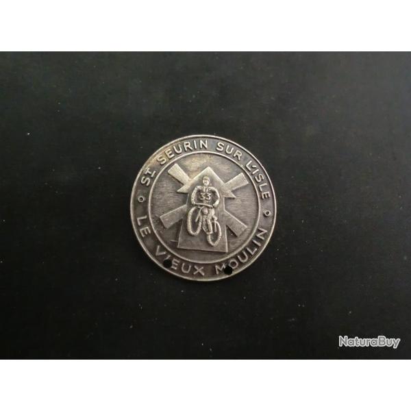 insigne broche  st seurin sur l'isle ""le vieux moulin