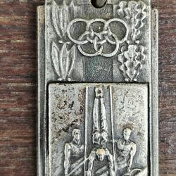 M&eacute;daillon ancien sport - Anneaux Olympiques - gymnastique - pendentif vintage