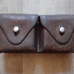 1947 - CARTOUCHIERE SUISSE pour transport de 4 clips, soit 24 cartouches. Top TAR