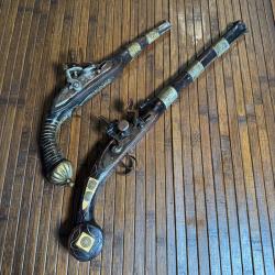 LOT DE DEUX PISTOLETS A SILEX FABRICATION ANCIENNE ORIENTALE