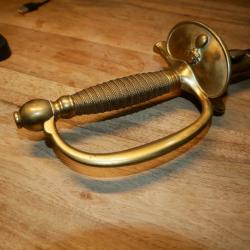 Ep&eacute;e de sous officier mod&egrave;le 1857 "Manuf Imp&eacute;riale de Ch&acirc;tel 1861"avec son fourreau en cuir