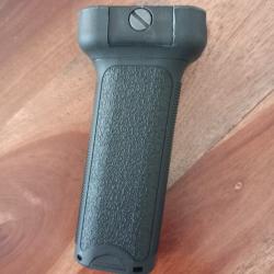 Poignee tactique inclin&eacute;e SPECNA 12cm noire avec compartiment