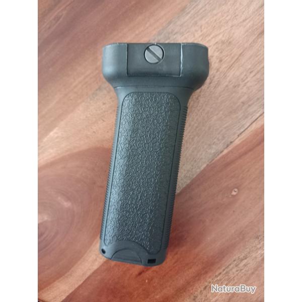 Poignee tactique inclin�e SPECNA 12cm noire avec compartiment