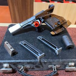 PISTOLET UNIQUE DES 69 CALIBRE 22LR - MALLETTE - 3 CHARGEURS - CONTREPOIDS - OCCASION