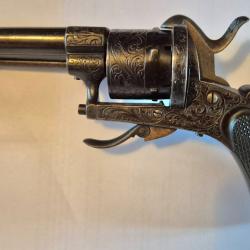 Magnifique revolver 7 mm a broche comme neuf Jamais restaurer graver et d'un beau noir