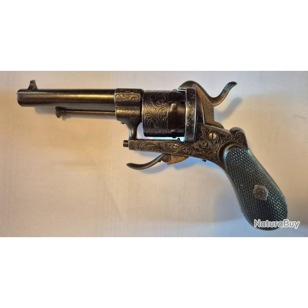 Magnifique revolver 7 mm a broche comme neuf Jamais restaurer graver et d'un beau noir