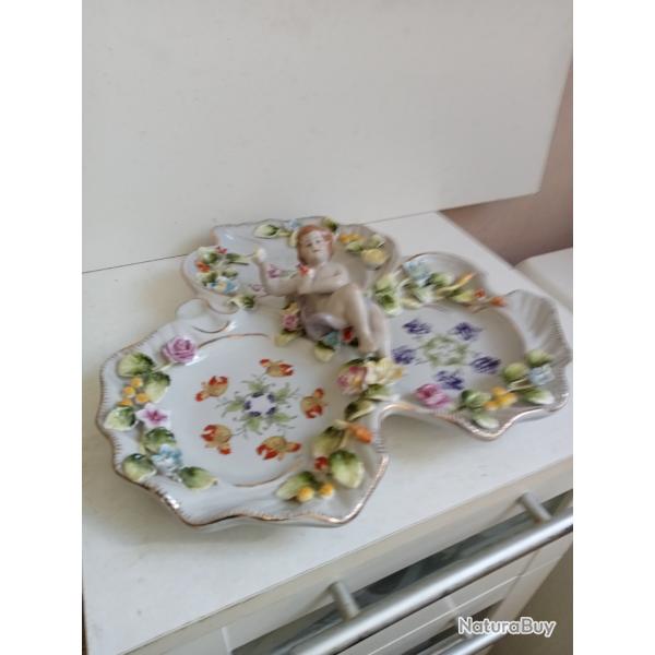 statuette en c�ramique �maill� plat sign� RB XIX�me hauteur 11 cm longueur 28cm