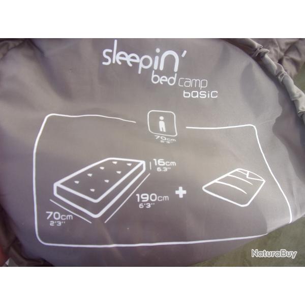 set de couchage sur matelas sans drap Quechua