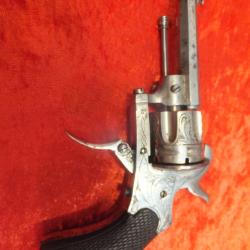 Jolie Revolver graver a broche cal 7mm en bon &eacute;tat fonctionnement