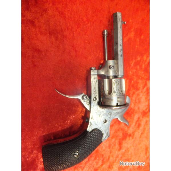 Jolie Revolver graver a broche cal 7mm en bon �tat fonctionnement