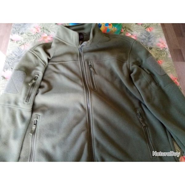 vend polaire neuve verte militaire,