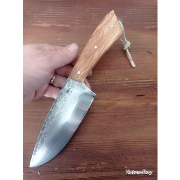 Couteau de chasse forg� manche en h�tre