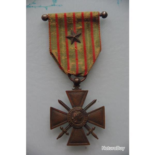 DECORATION  DE 1914 --1917  AVEC UNE ETOILE SUR LE RUBAN