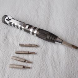 TOURNEVIS KERSHAW TX TOOLS NEUF AVEC SES EMBOUTS /COUTEAU / OUTILS DEMONTAGE