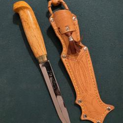 MARTTIINI FINLANDE COUTEAU DE CHASSE, poign&eacute;e monoxyle en bois, lame = 14,5cm, fourreau en cuir neuf