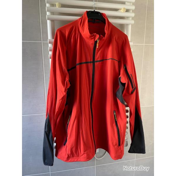 Coupe vent rouge Quechua