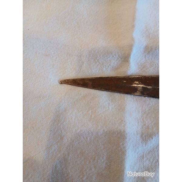 DAGUE / POIGNARD AVEC FOURREAU CUIR TRAVAILL�