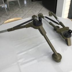 R&eacute;plique trepied M2 pliable
