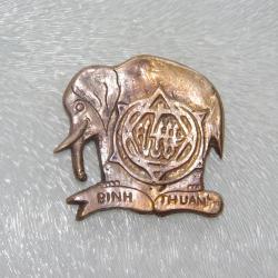 INSIGNE DU 4 &deg; REGIMENT TIRAILLEURS TUNISIENS  / BATAILLON DE MARCHE  ---LOCALE NUMEROTE