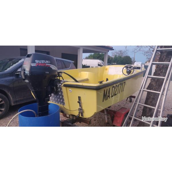 Bateau de peche fond plat + moteur 9.9CV