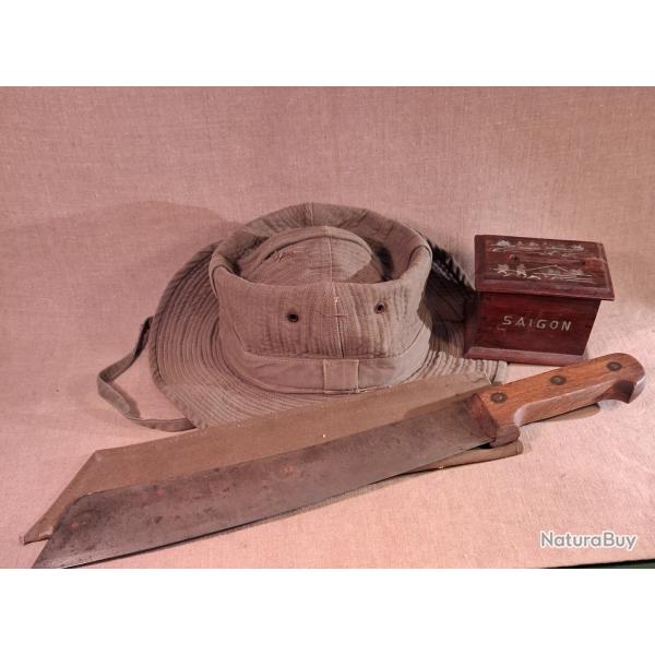 Coupe coupe,chapeau de brousse et souvenir d'indo