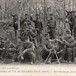 CPA - repr&eacute;sentant des soldats avec une mitrailleuse au champ de tir de Chambaran,N&deg;7607