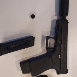 Glock 44 filet&eacute; avec silencieux stalon RC