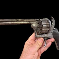 exceptionnel revolver &agrave; 20 coups deux  canons superpos&eacute;s.