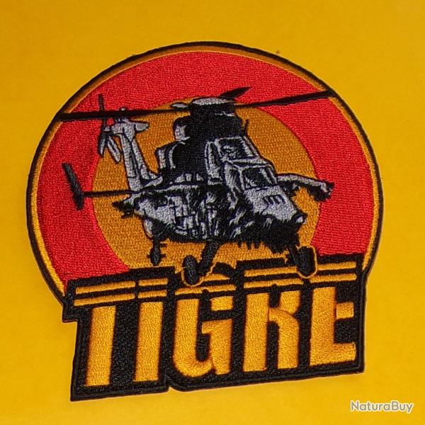 TISSU PATCH :�HELICOPTERE DE COMBAT TIGRE , DIAMETRE 10�CM , BON ETAT VOIR PHOTOS . POUR TOUT RENSEI