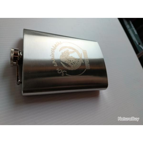 Flasque m�tal Tunet 30e anniversaire neuve
