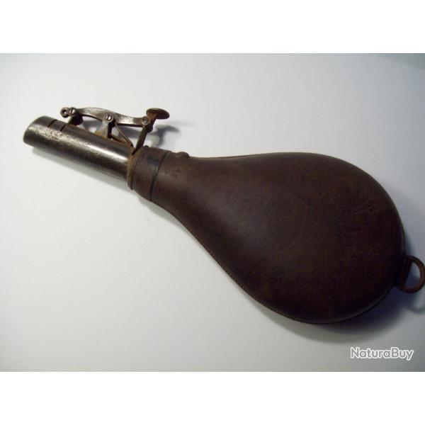 poire a plomb ancienne en cuir rigide bec verseur acier a bascule
