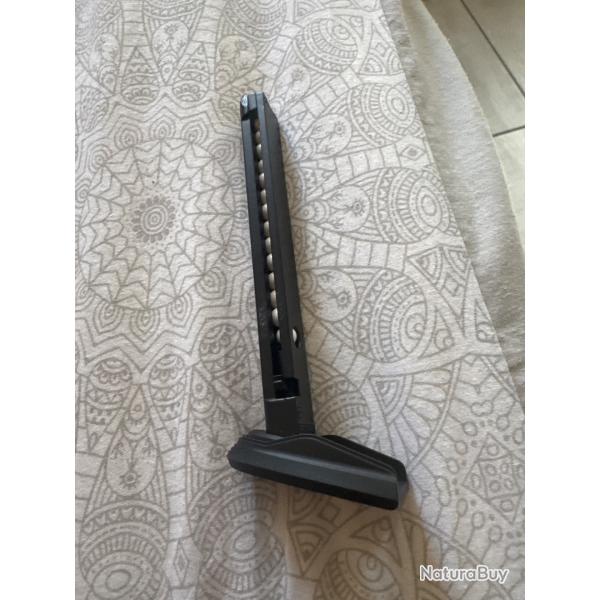 Chargeur pour Beretta APX CO2 6mm. Ce chargeur est neuf , je me suis tromp� lors de la commande