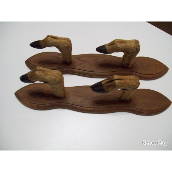 r�telier pour 2 fusils bois et pieds de chevreuil