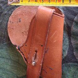 Vends &eacute;tui holster destin&eacute; pour petit pistolet 6,35 ou 6mm