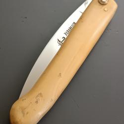 ANCIEN COUTEAU CAPUCIN, PARAPLUIE &Agrave; L'&Eacute;PREUVE, THIERS, XX&egrave;me, manche BUIS, jamais servi.