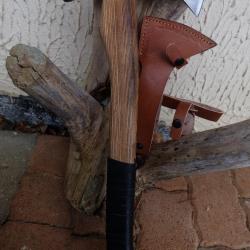 Belle Hache Tomahawk Style Am&eacute;rindien Lame Acier Carbone 1055 Manche Bois Etui Cuir Fab Artisanale01