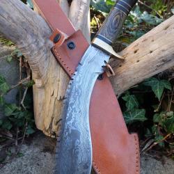 Couteau Kukkri Manche Bois/Corne Garde Laiton Lame Acier Damas 256 COuches Etui Cuir Fab Artisanale