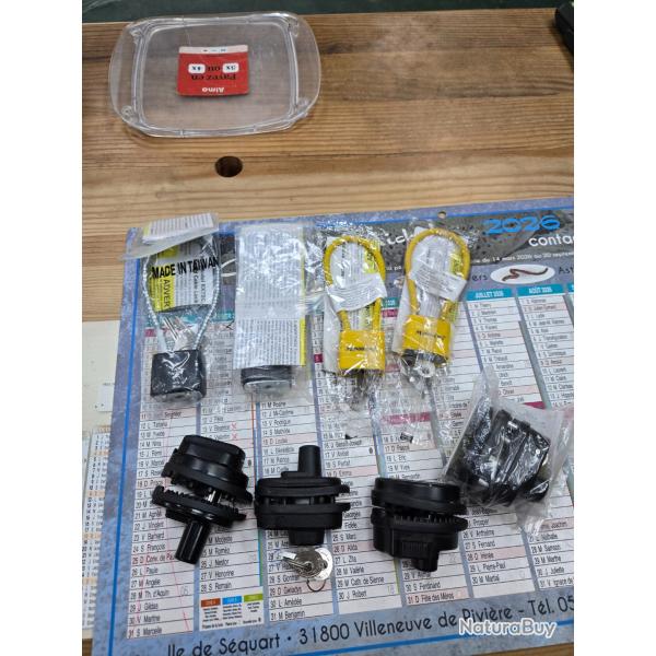 LOT DE 8 VERROUS DE PONTET