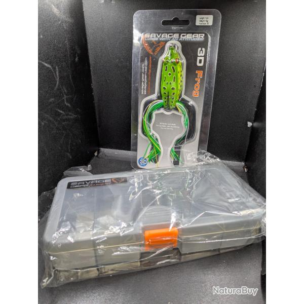 Lot 493 / lot SAVAGE GEAR, FROG 3D  + 1 BOITE SAVAGE GEAR 18.6X10.3X4 cm