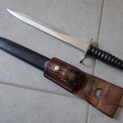 V 302221 Baionnette Suisse pour FASS 57 avec porte fourreau en cuir