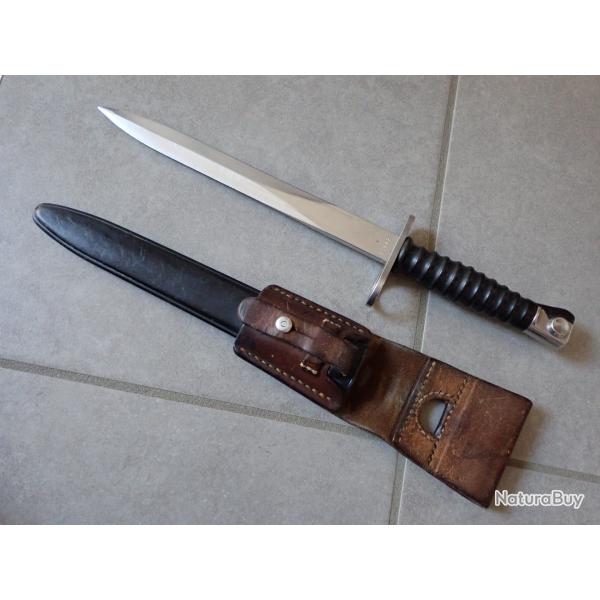 V 302221 Baionnette Suisse pour FASS 57 avec porte fourreau en cuir